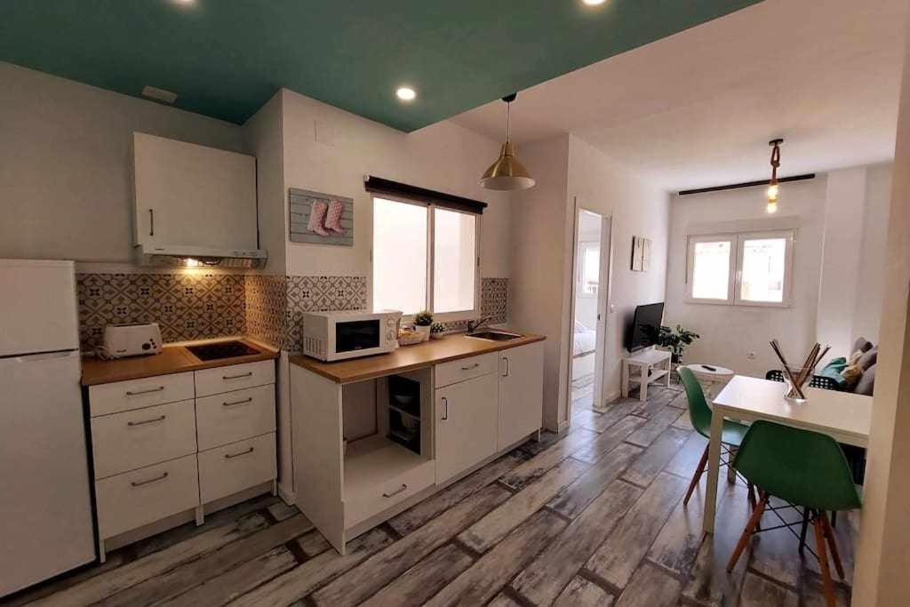 Апартаменты Bonito Apartamento En 2º Linea De Playa & Parking Малага Экстерьер фото